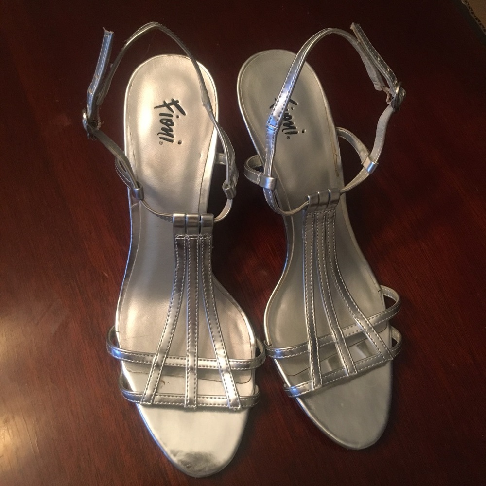 Stunning silver heels, get your holiday glam on!